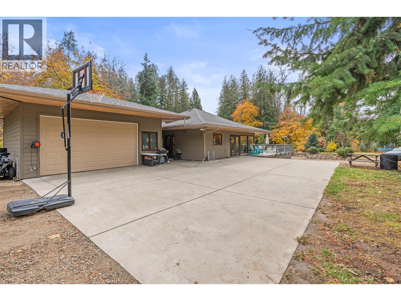 5615 East Vernon Road, Vernon, British Columbia  V1B 3K1 - Photo 12 - 10391649