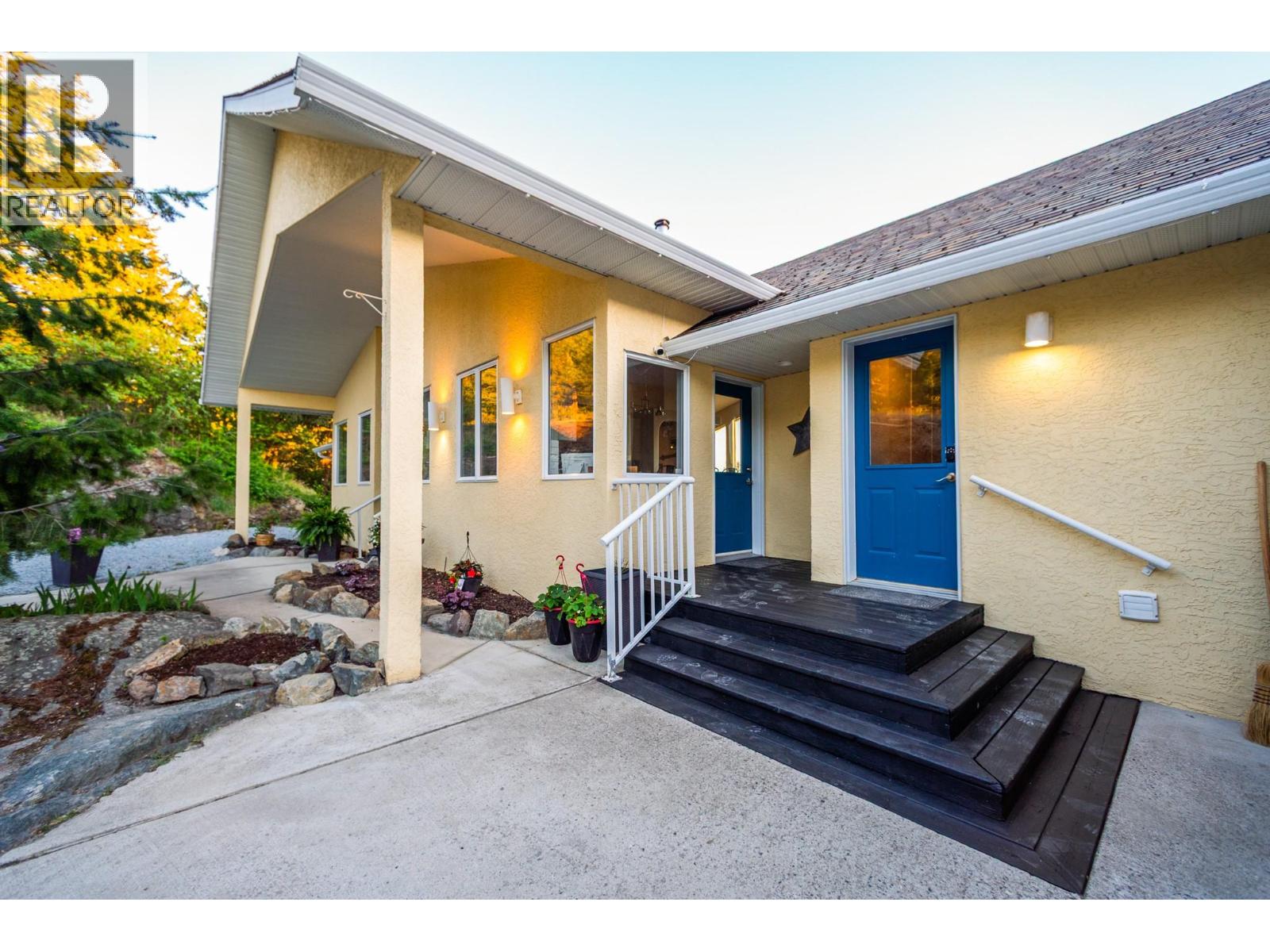 6720 Langley Court, Kelowna, British Columbia  V1P 1A4 - Photo 4 - 10391213