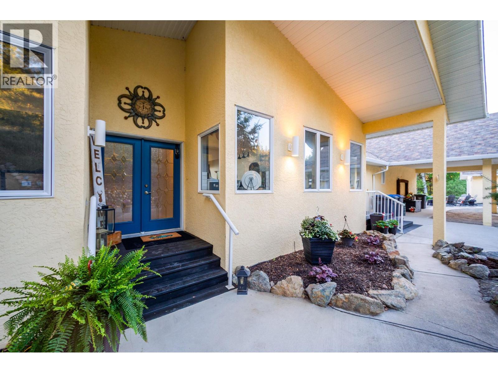 6720 Langley Court, Kelowna, British Columbia  V1P 1A4 - Photo 5 - 10391213