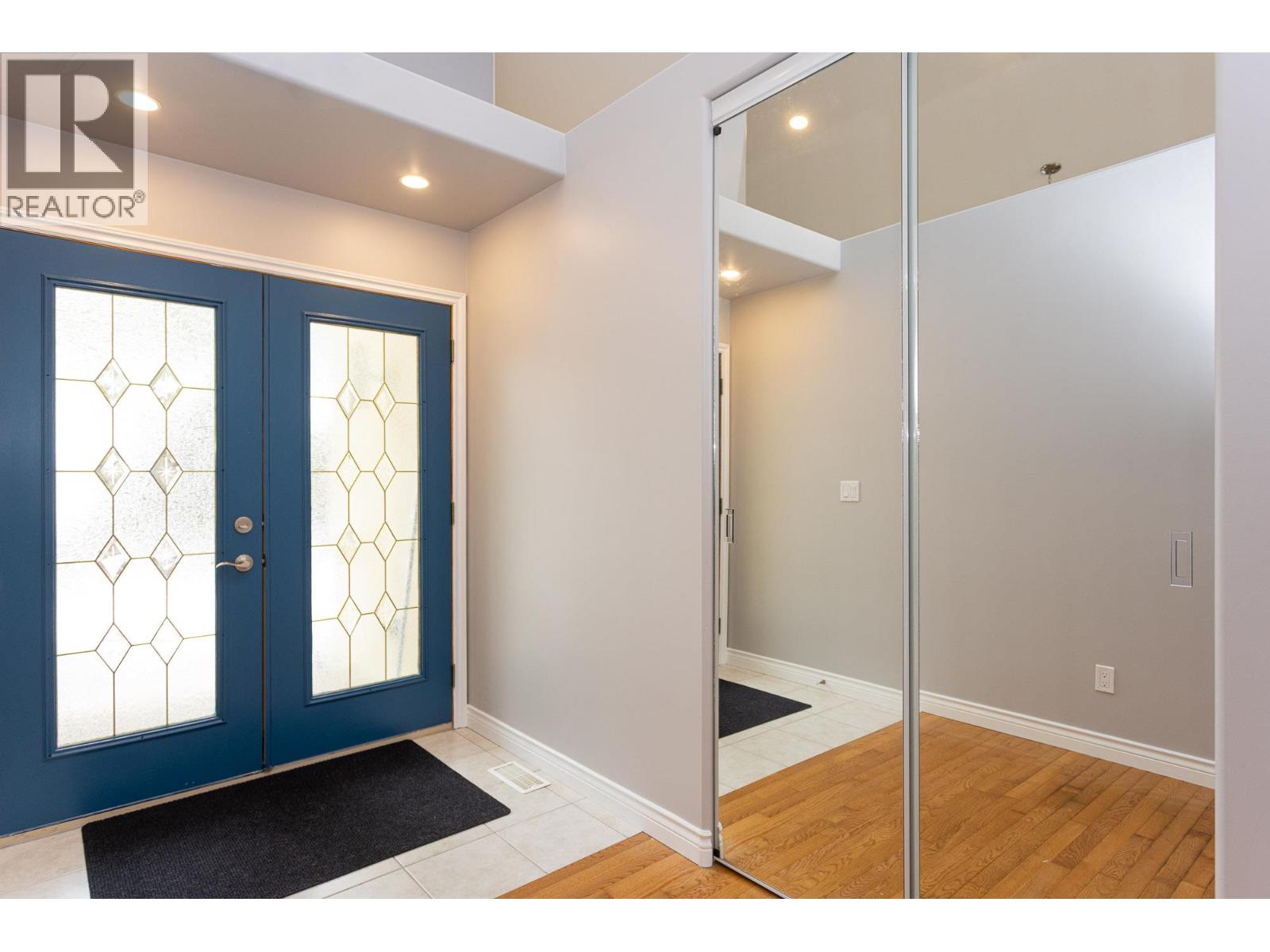 6720 Langley Court, Kelowna, British Columbia  V1P 1A4 - Photo 6 - 10391213