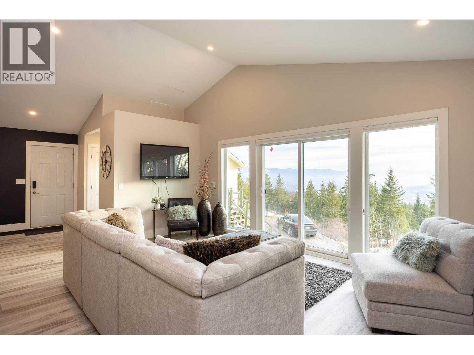 6720 Langley Court, Kelowna, British Columbia  V1P 1A4 - Photo 61 - 10391213