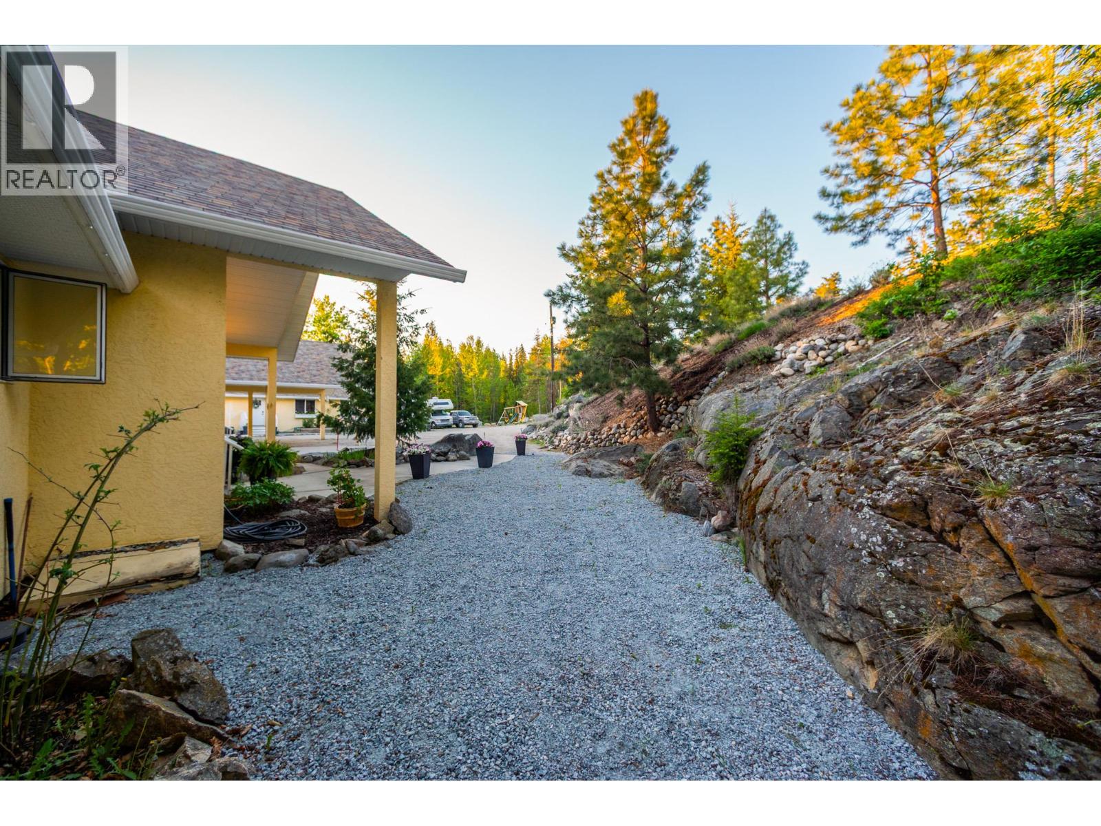 6720 Langley Court, Kelowna, British Columbia  V1P 1A4 - Photo 88 - 10391213