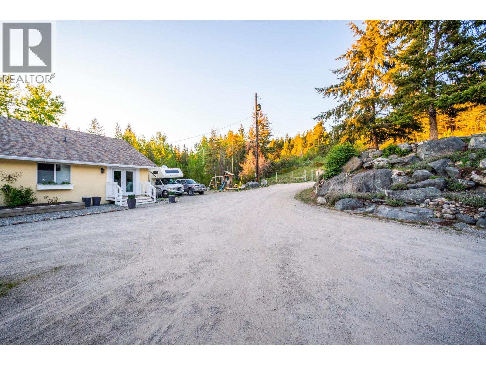 6720 Langley Court, Kelowna, British Columbia  V1P 1A4 - Photo 92 - 10391213