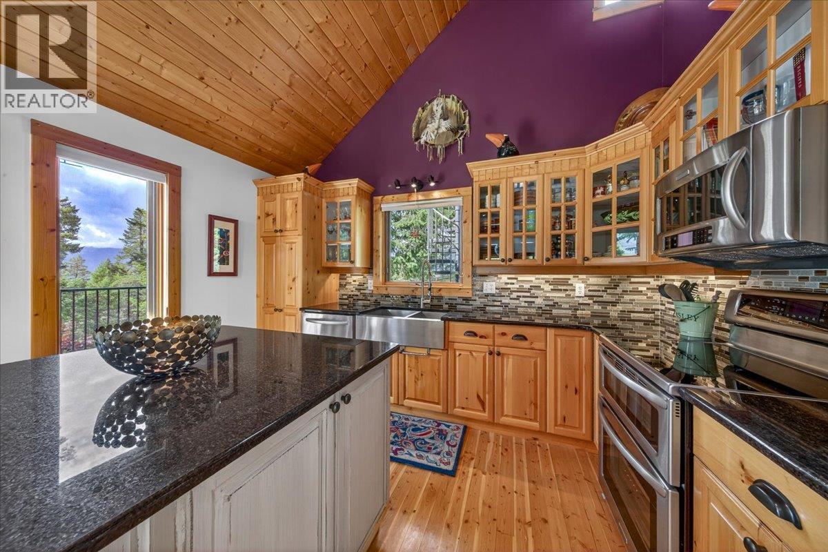 4931 Mountaintop Drive, Fairmont Hot Springs, British Columbia  V0B 1L1 - Photo 9 - 10391727