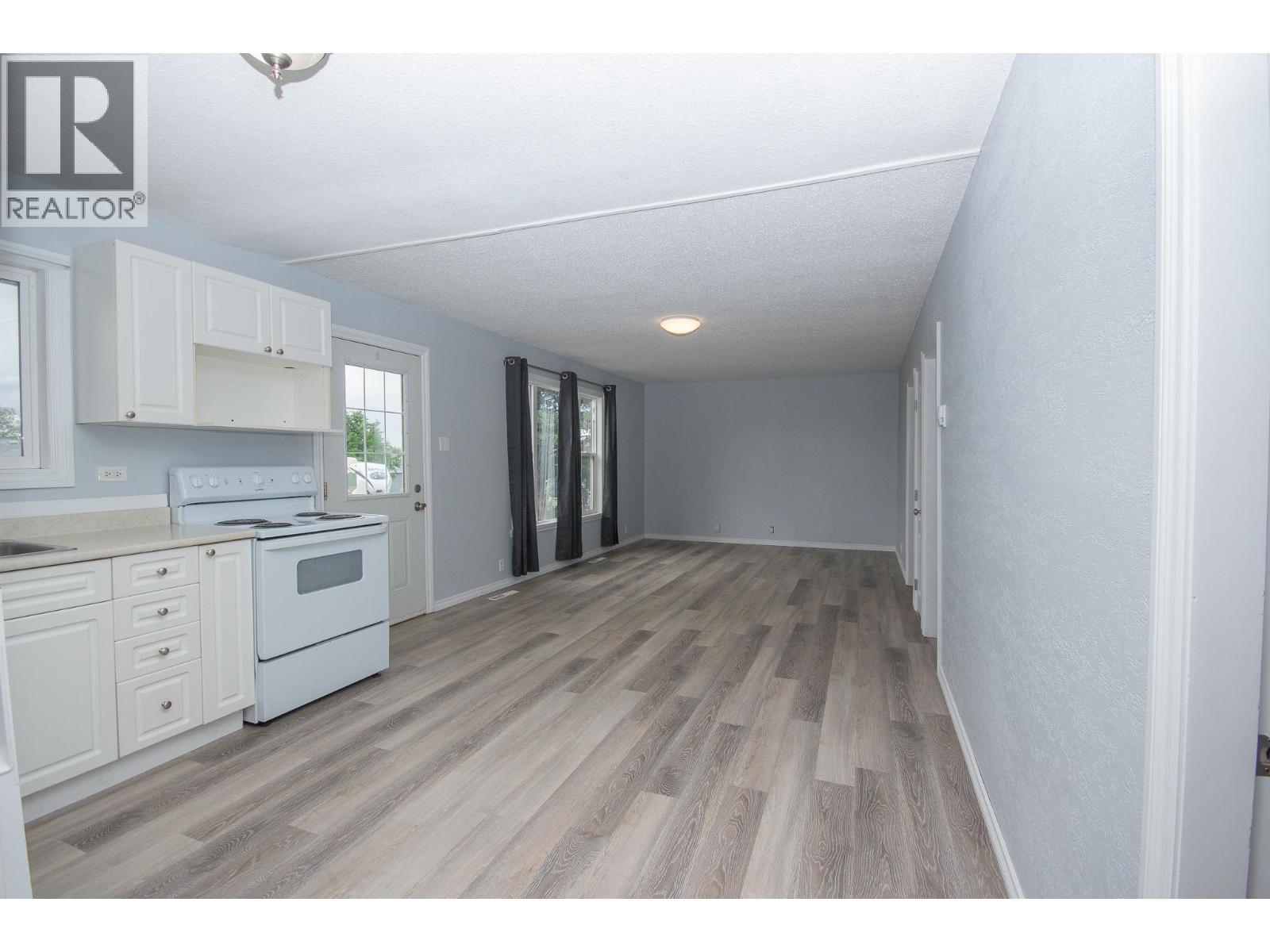 1140 96a Avenue, Dawson Creek, British Columbia  V1G 1M8 - Photo 3 - 10391763