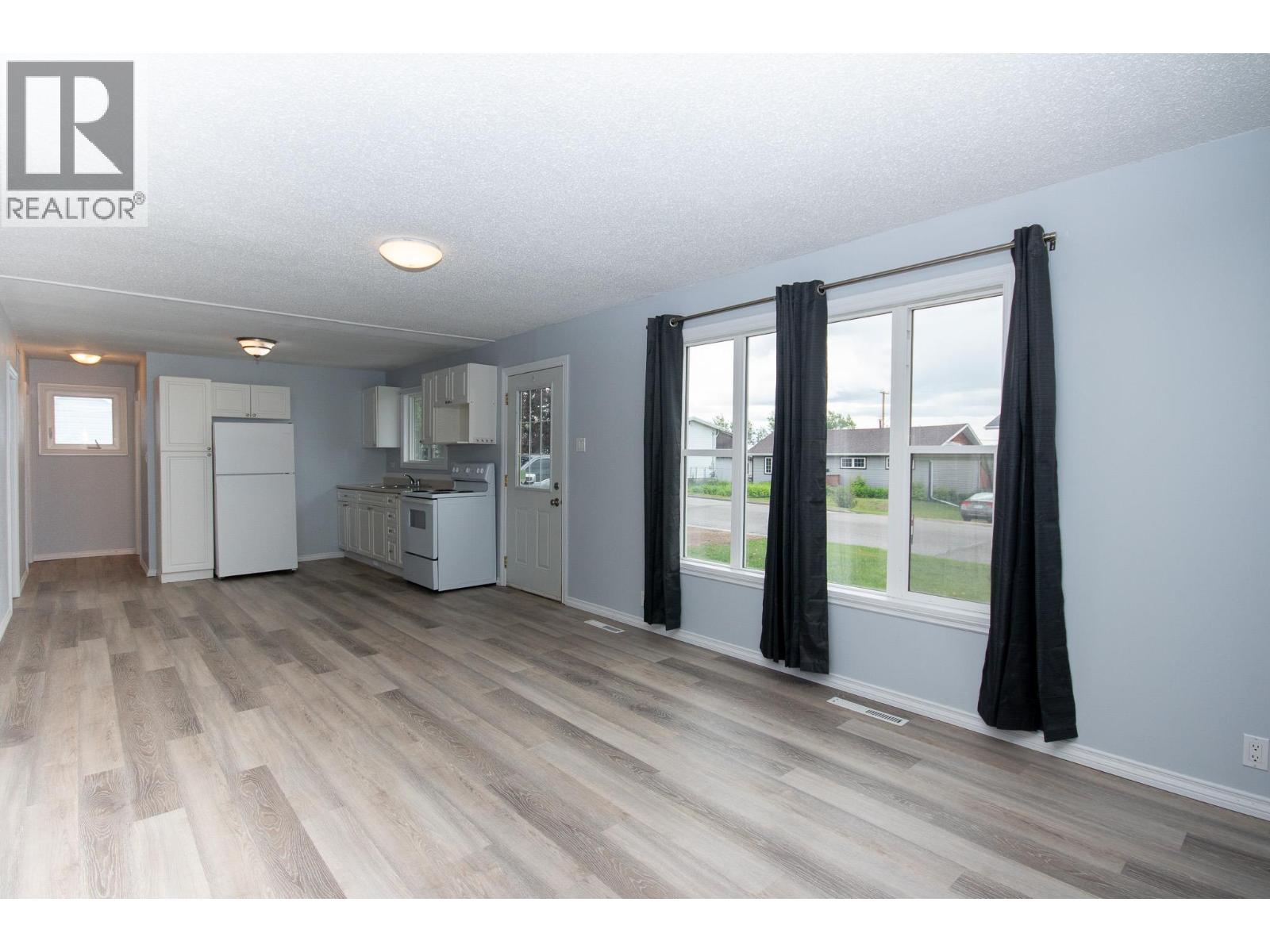 1140 96a Avenue, Dawson Creek, British Columbia  V1G 1M8 - Photo 4 - 10391763