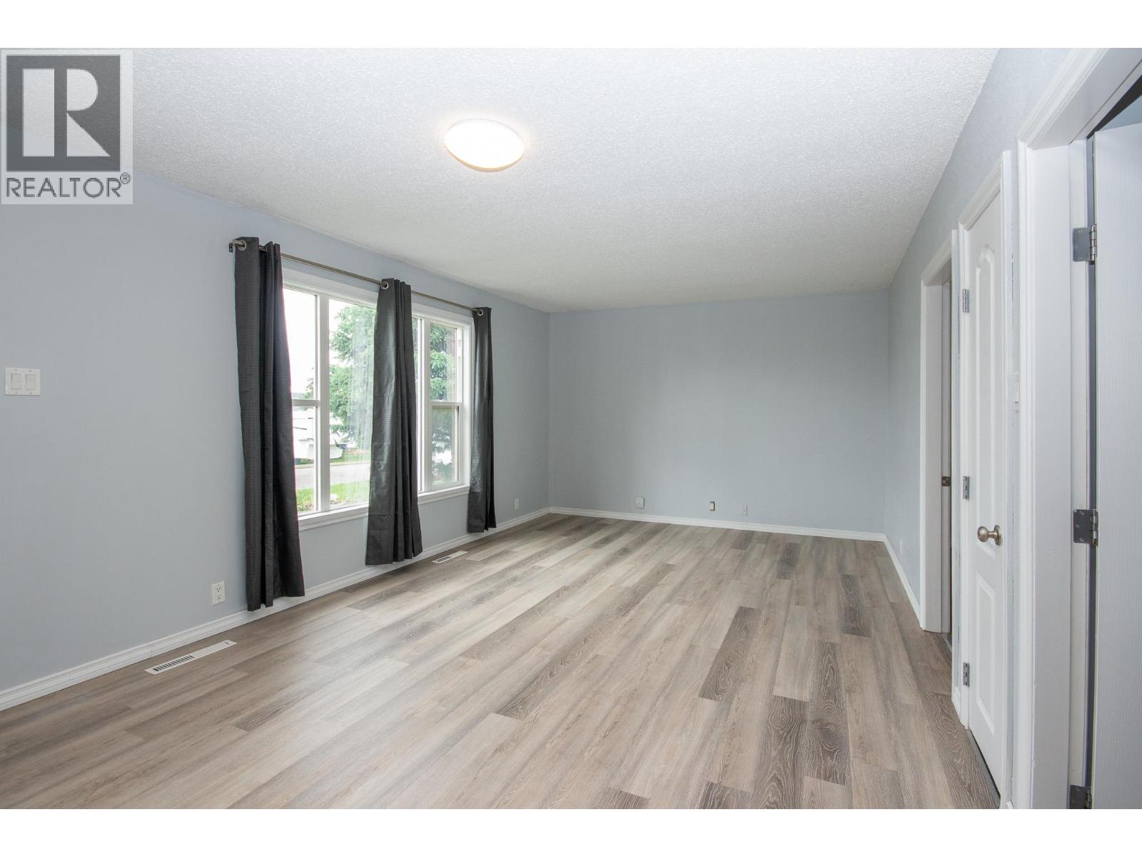 1140 96a Avenue, Dawson Creek, British Columbia  V1G 1M8 - Photo 5 - 10391763