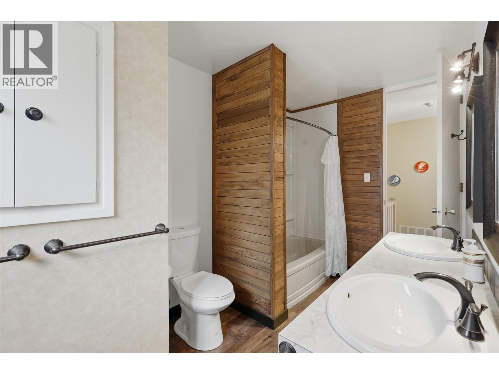 2245 Crescent Drive, Kamloops, British Columbia  V2C 4S7 - Photo 30 - 10389944