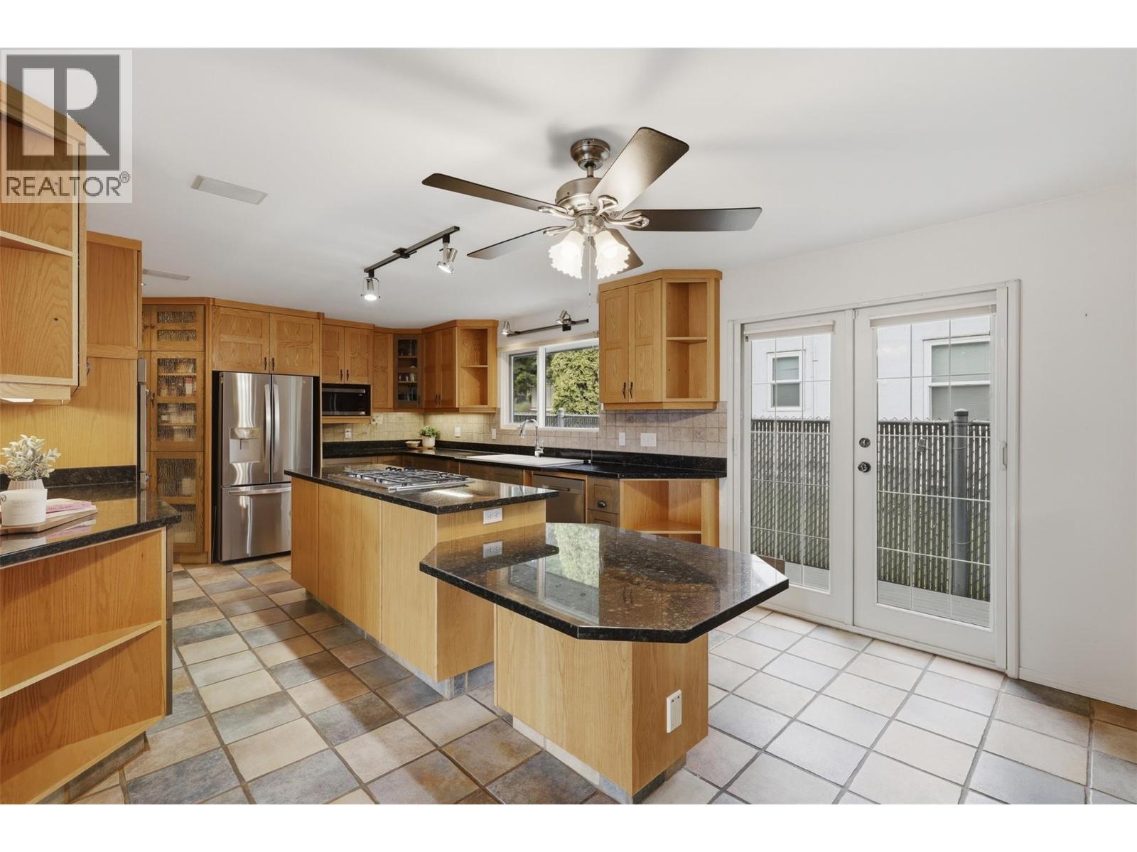 2245 Crescent Drive, Kamloops, British Columbia  V2C 4S7 - Photo 6 - 10389944