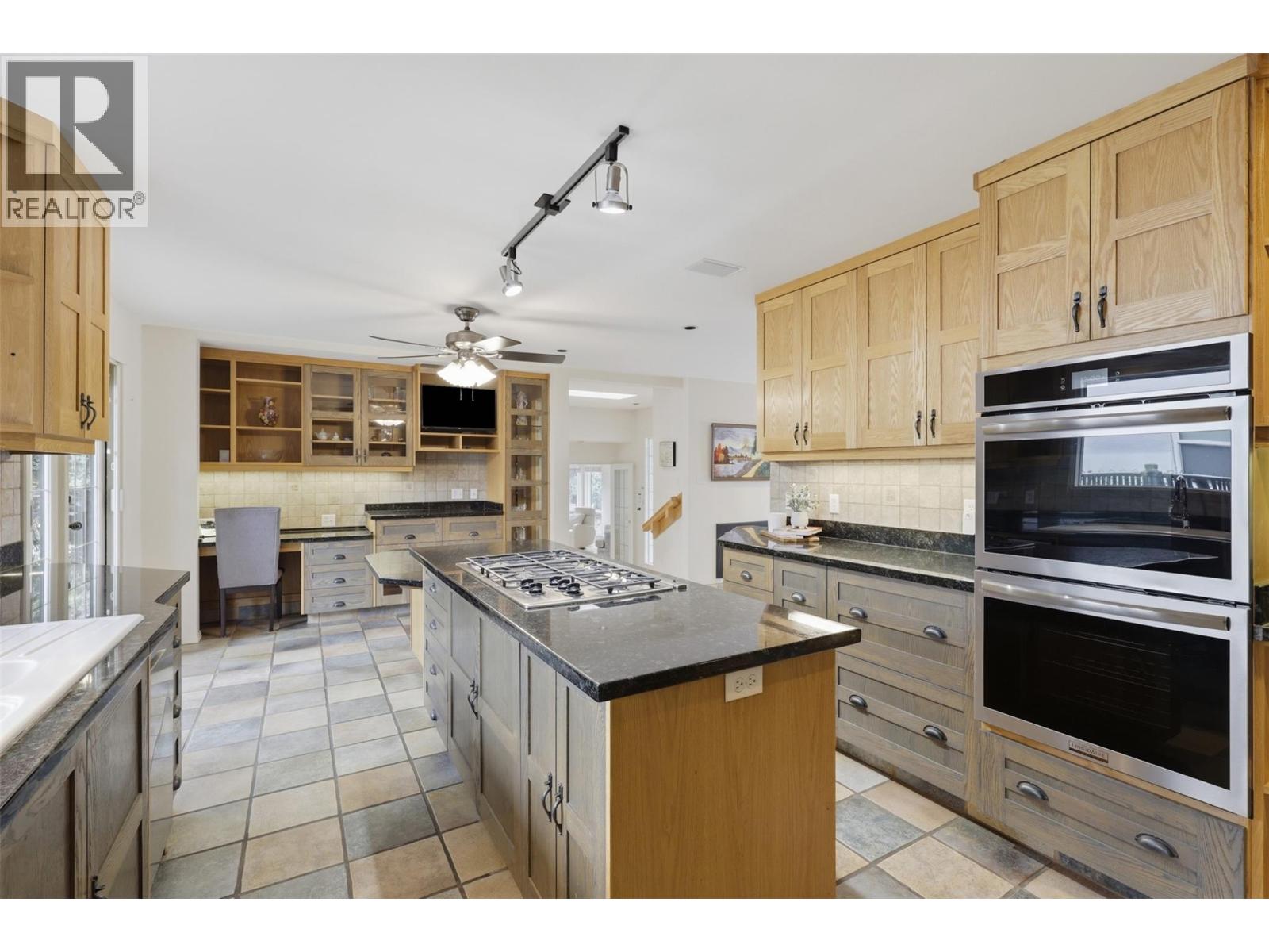 2245 Crescent Drive, Kamloops, British Columbia  V2C 4S7 - Photo 9 - 10389944