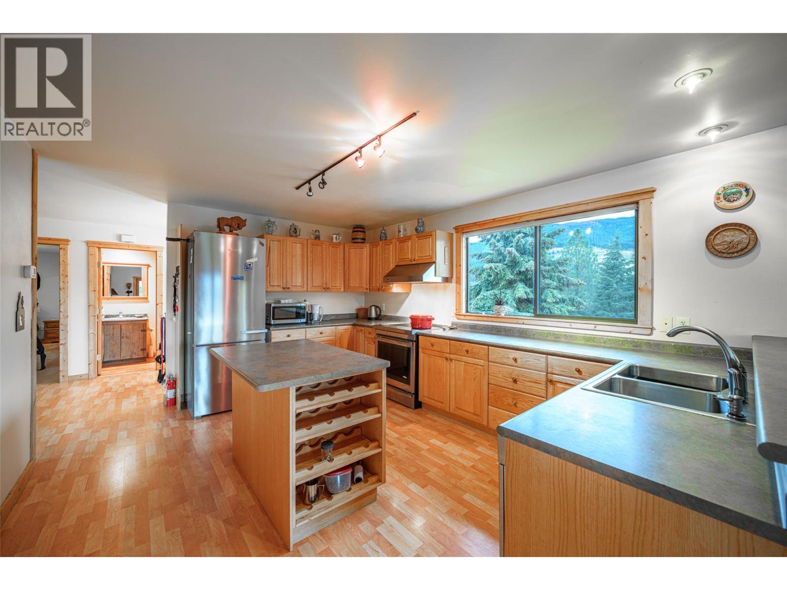 9109 Mackie Drive, Coldstream, British Columbia  V1B 1H1 - Photo 13 - 10391418