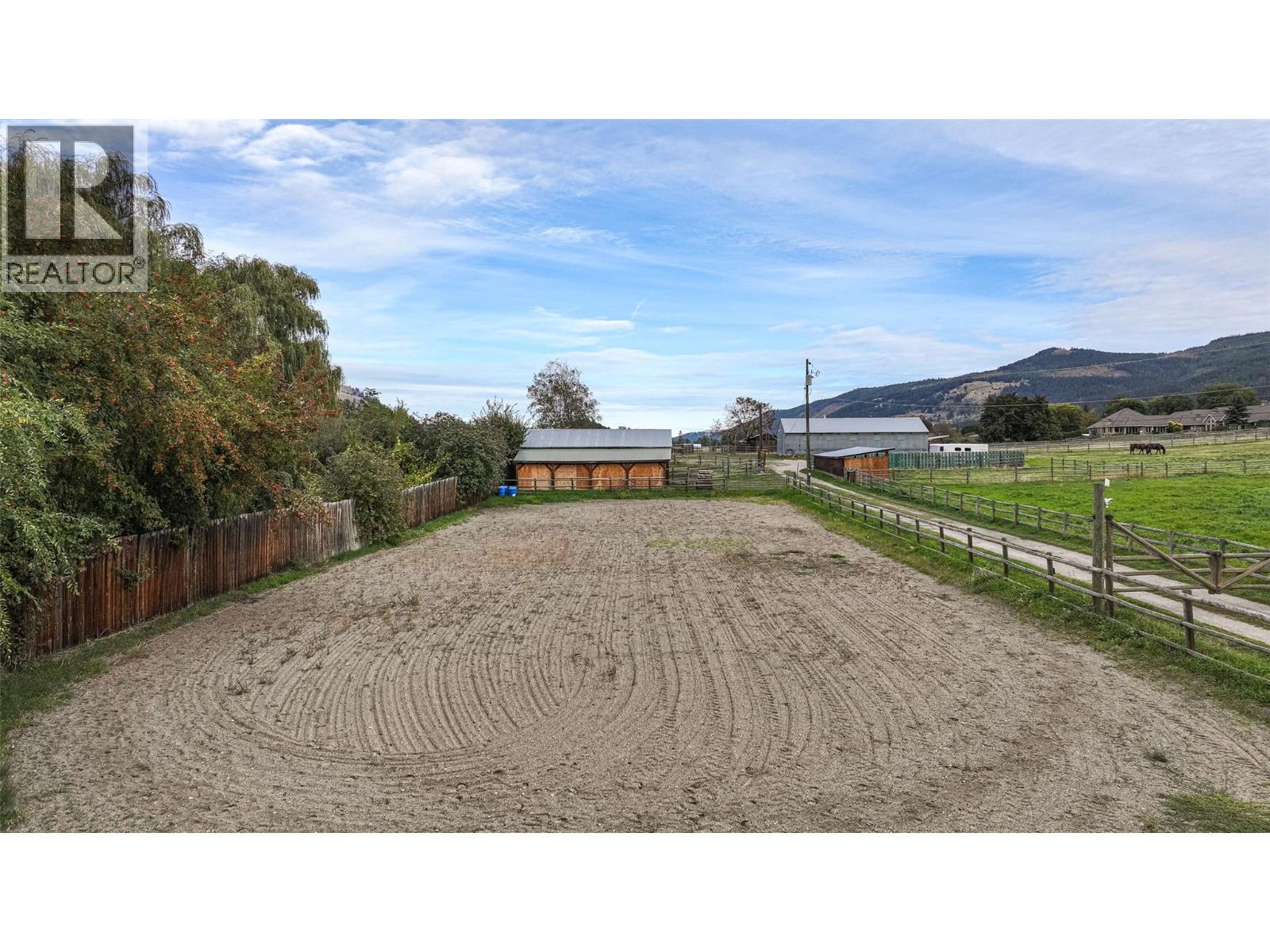 9109 Mackie Drive, Coldstream, British Columbia  V1B 1H1 - Photo 7 - 10391418