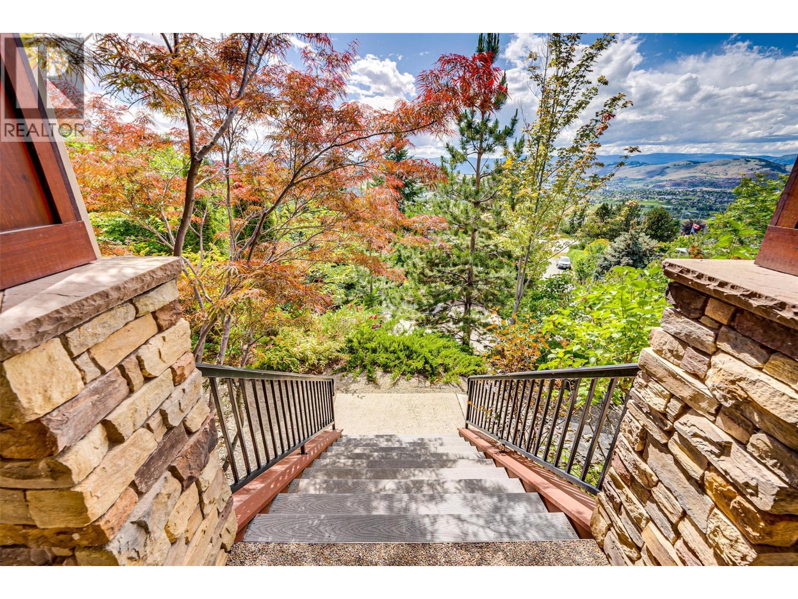 677 Cypress Drive, Vernon, British Columbia  V1B 3Y5 - Photo 3 - 10391239