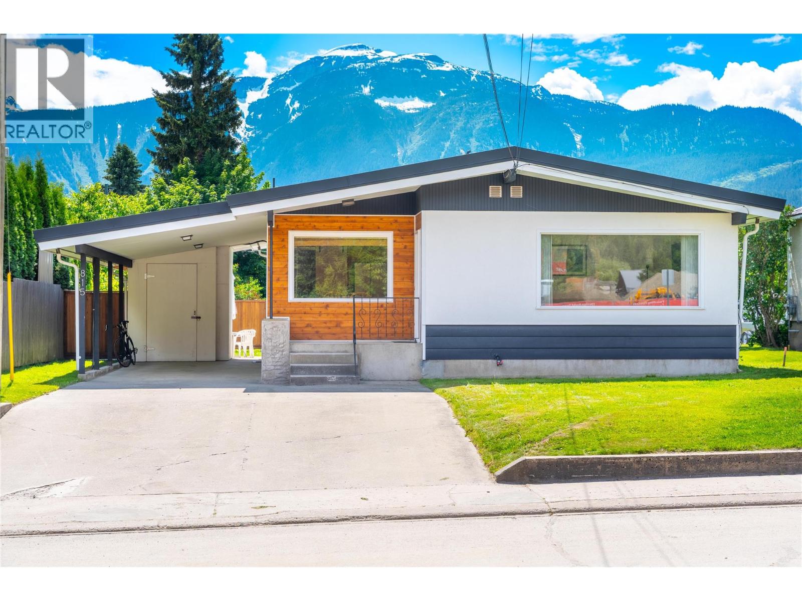 815 Fourth Street E, revelstoke, British Columbia