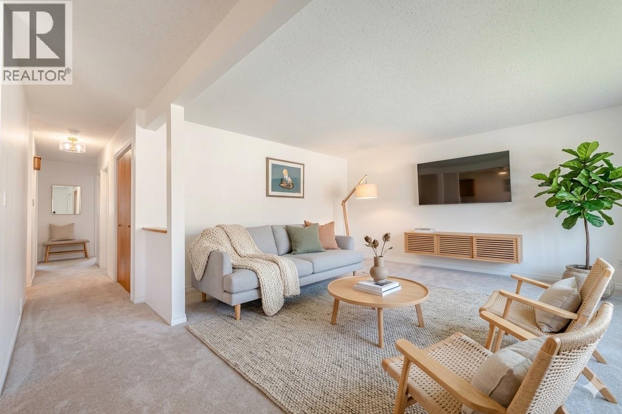 815 Fourth Street E, Revelstoke, British Columbia  V0E 2S0 - Photo 2 - 10391570