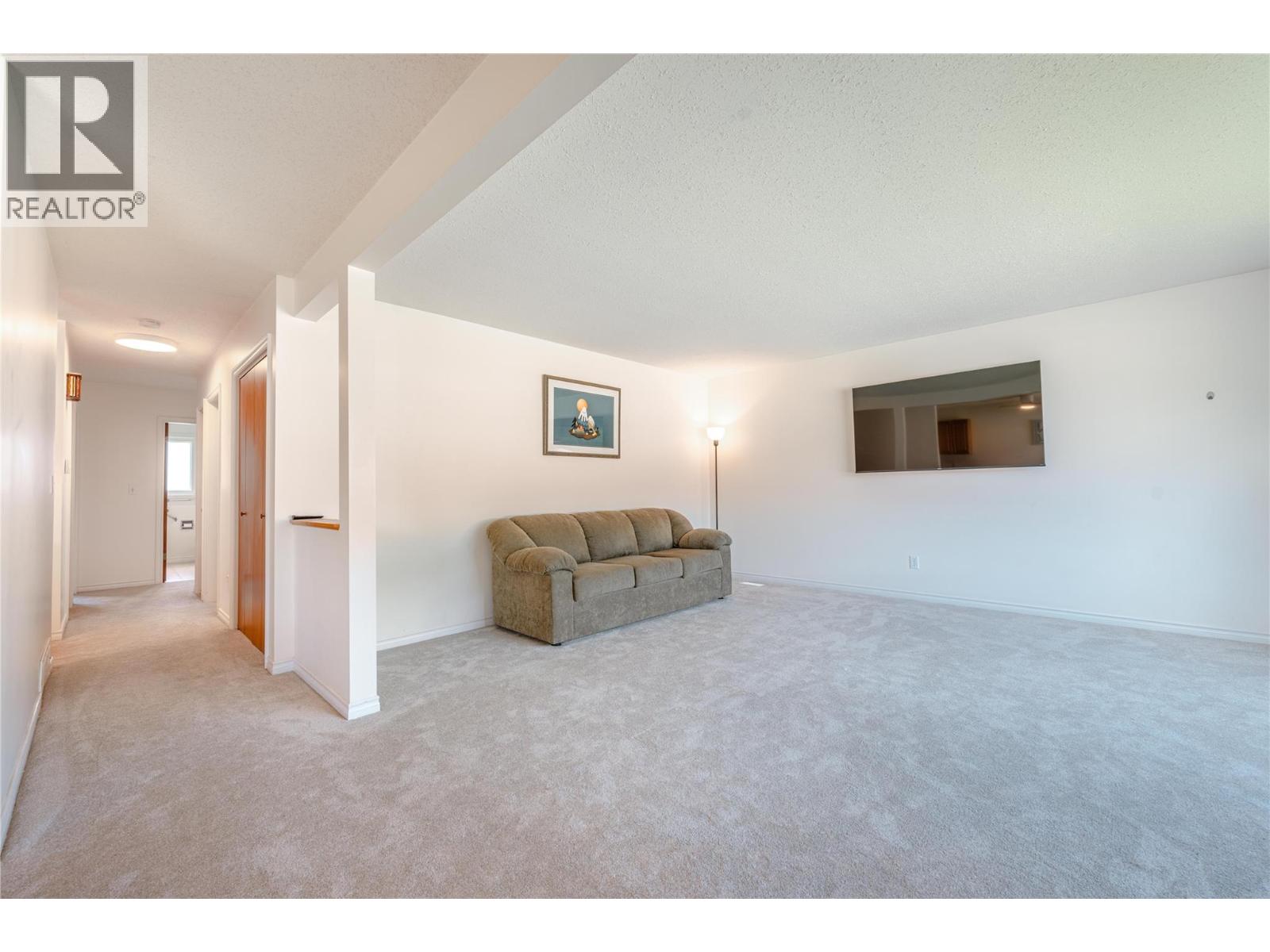 815 Fourth Street E, Revelstoke, British Columbia  V0E 2S0 - Photo 3 - 10391570