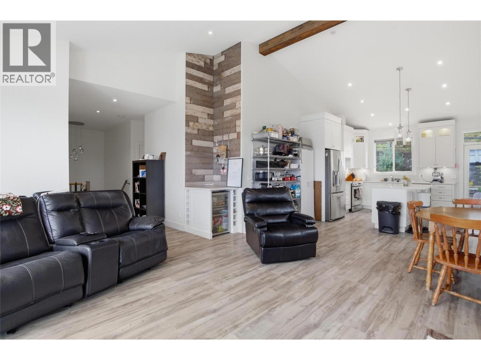 1568 Emerald Drive, Kamloops, British Columbia  V2E 0C4 - Photo 5 - 10391789