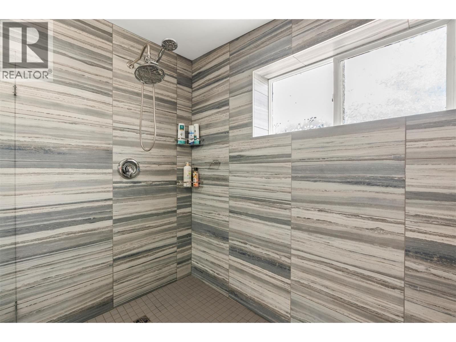 4105 Pleasant Valley Road, Vernon, British Columbia  V1T 4M1 - Photo 25 - 10391440