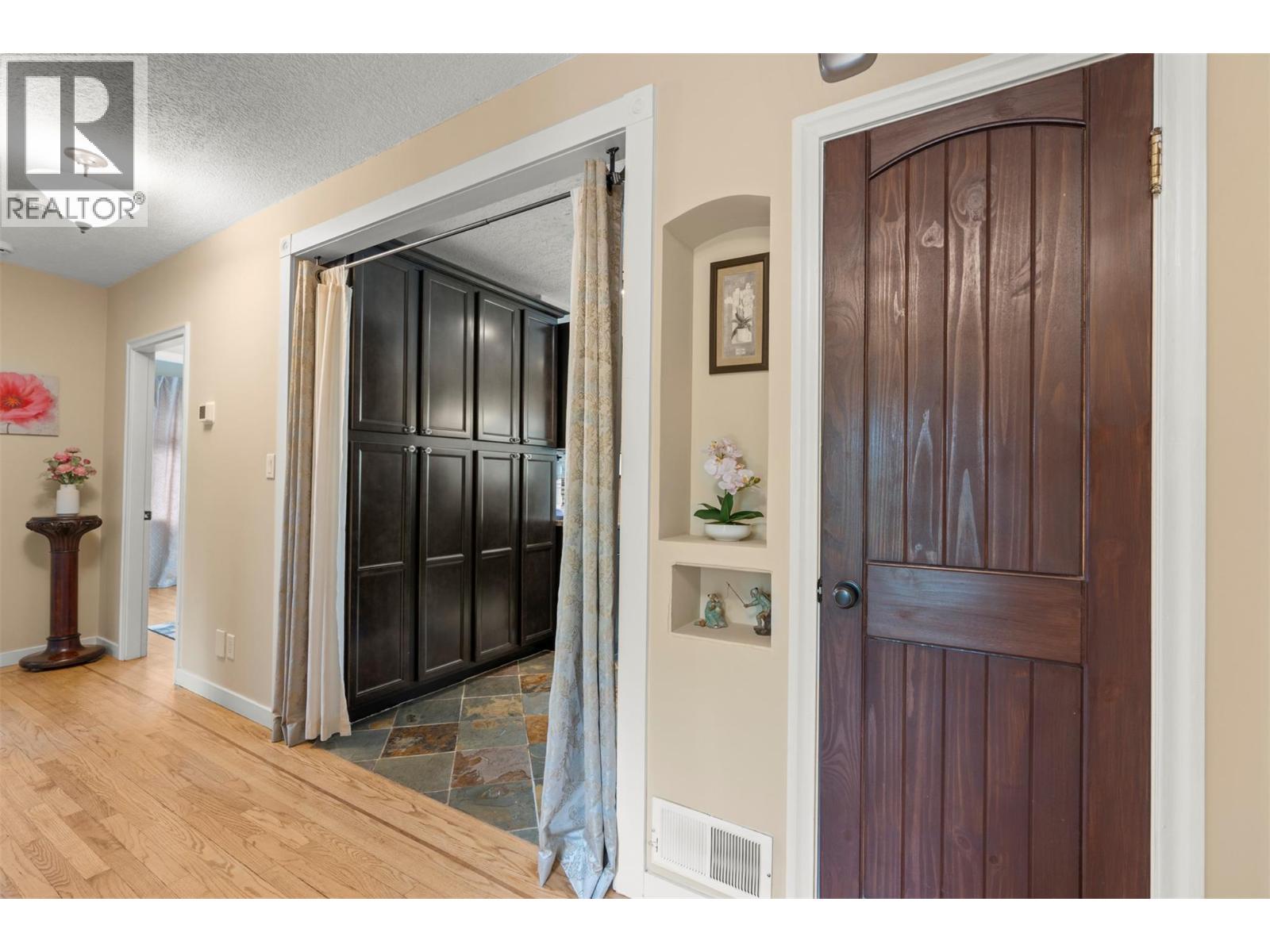 4105 Pleasant Valley Road, Vernon, British Columbia  V1T 4M1 - Photo 29 - 10391440