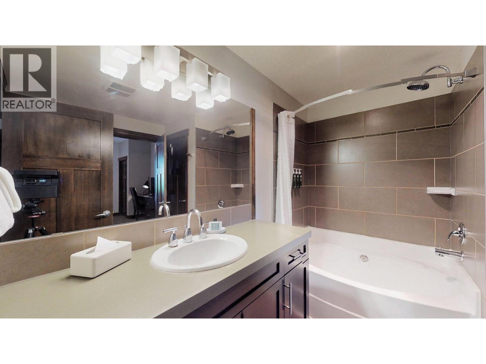 700 Bighorn Boulevard Unit# 715 E, Radium Hot Springs, British Columbia  V0A 1M0 - Photo 31 - 10391385