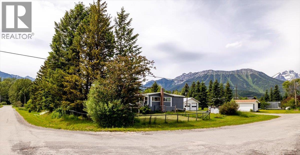 3715 Vanlerberg Road, Fernie, British Columbia  V0B 1M1 - Photo 12 - 10391631