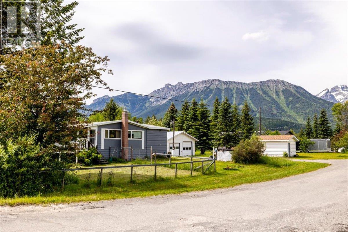 3715 Vanlerberg Road, Fernie, British Columbia  V0B 1M1 - Photo 13 - 10391631