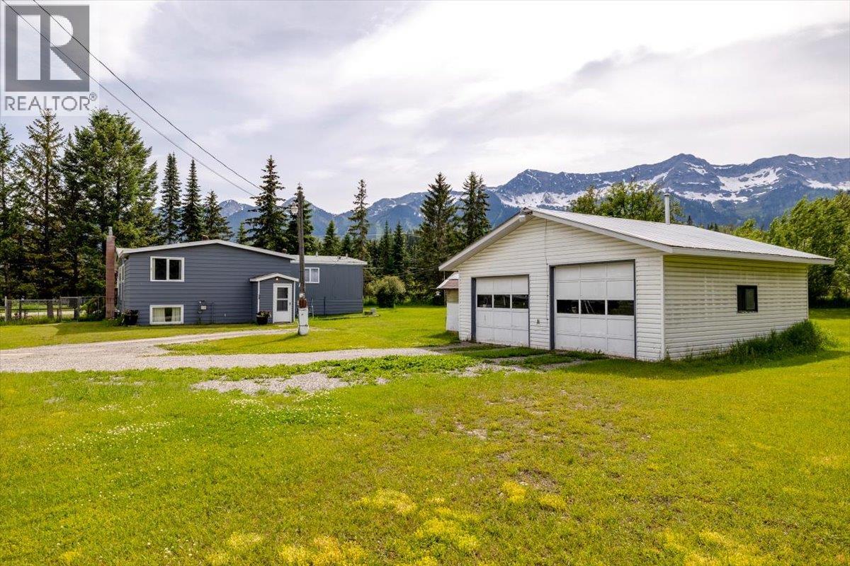 3715 Vanlerberg Road, Fernie, British Columbia  V0B 1M1 - Photo 16 - 10391631