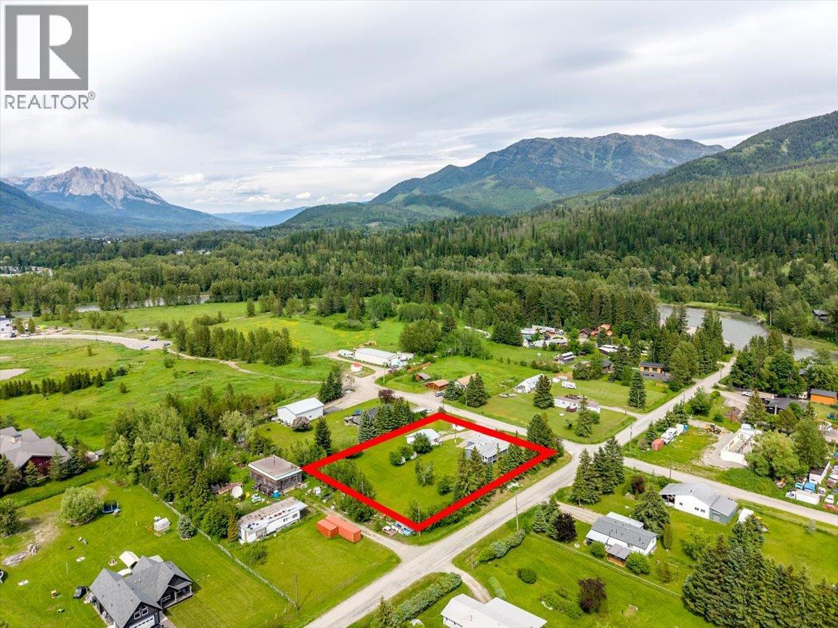 3715 Vanlerberg Road, Fernie, British Columbia  V0B 1M1 - Photo 22 - 10391631