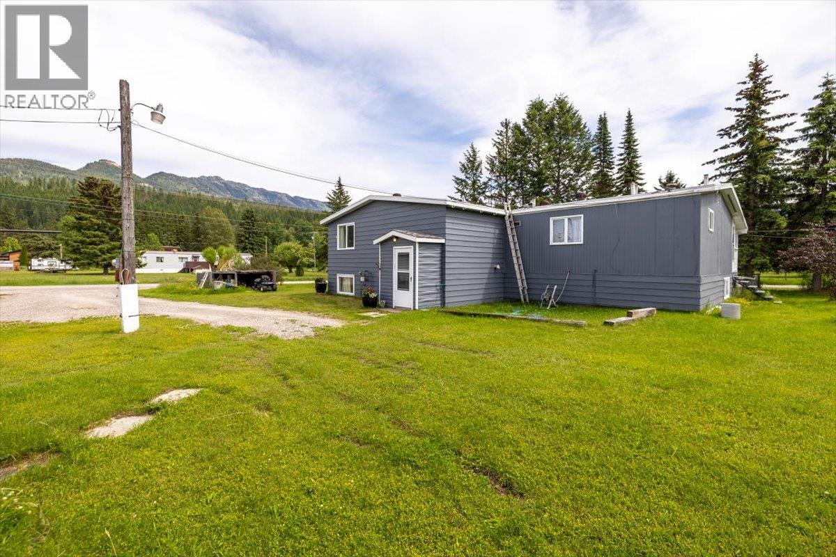3715 Vanlerberg Road, Fernie, British Columbia  V0B 1M1 - Photo 6 - 10391631
