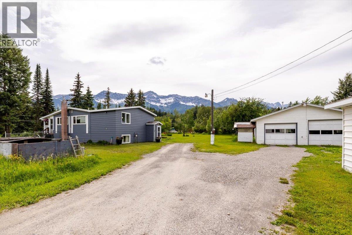 3715 Vanlerberg Road, Fernie, British Columbia  V0B 1M1 - Photo 7 - 10391631