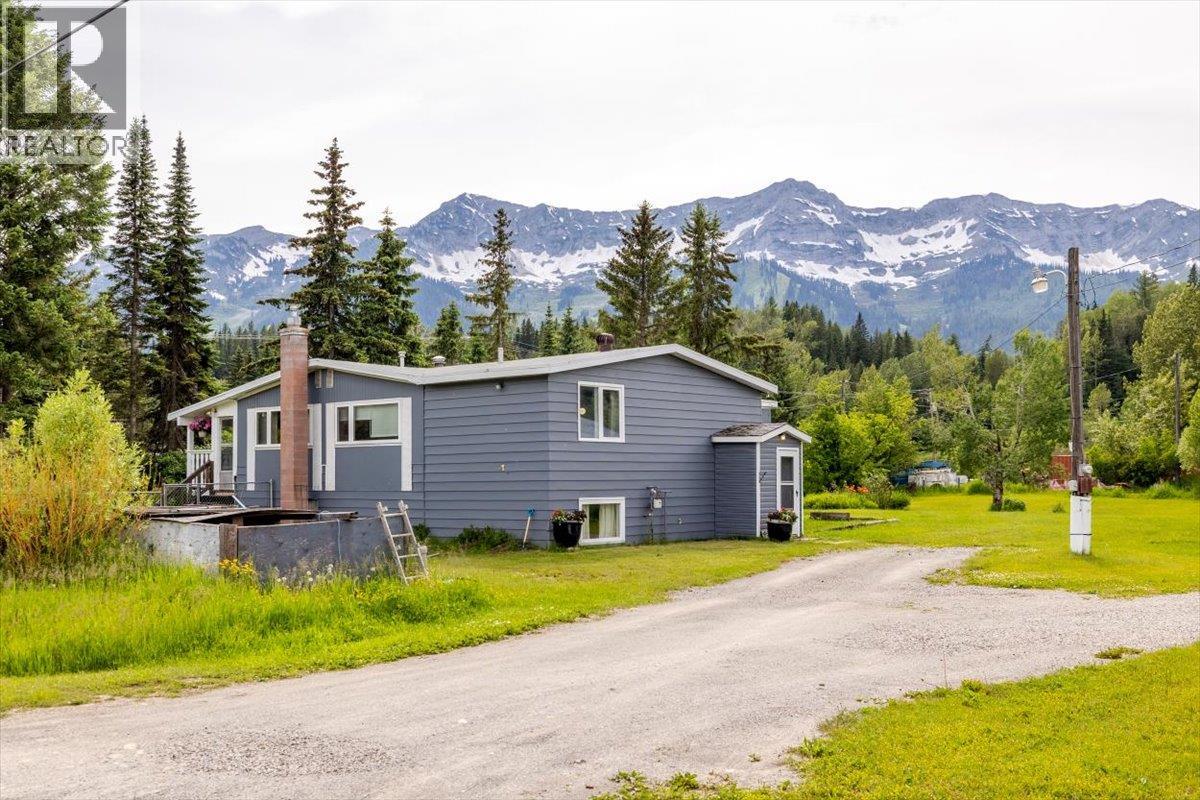 3715 Vanlerberg Road, Fernie, British Columbia  V0B 1M1 - Photo 8 - 10391631