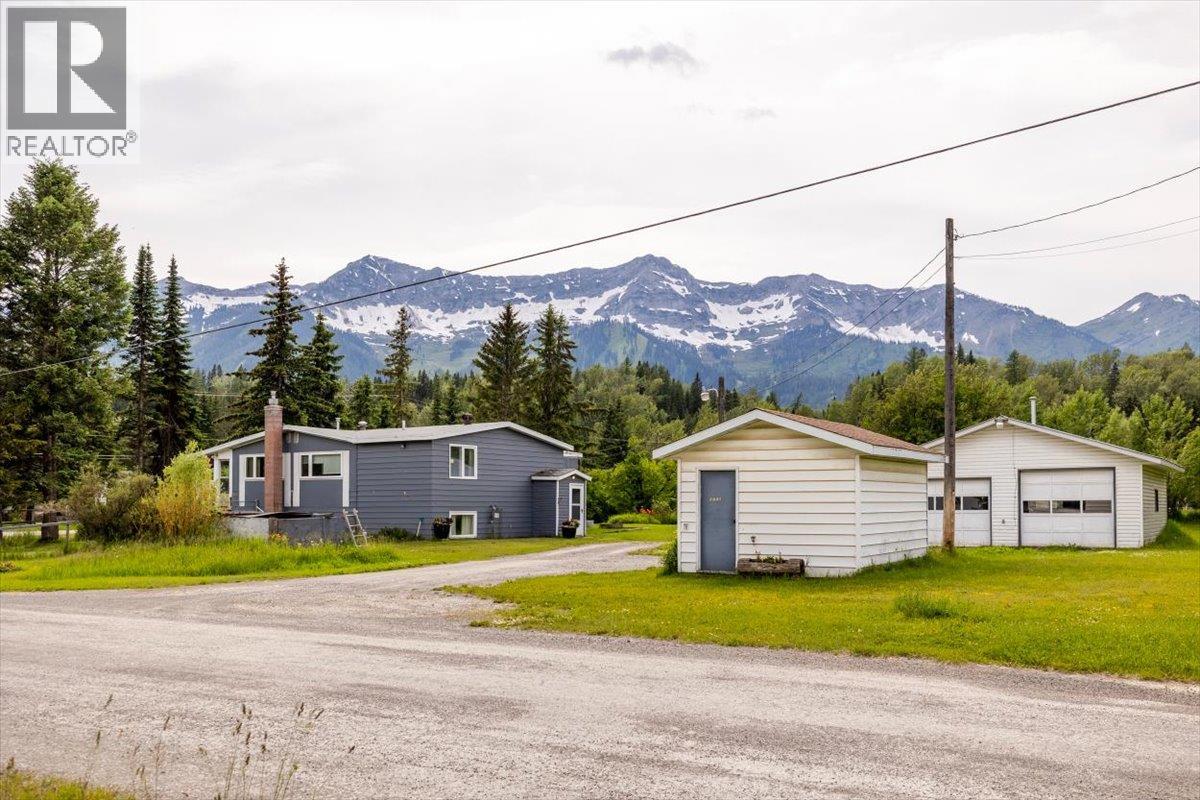 3715 Vanlerberg Road, Fernie, British Columbia  V0B 1M1 - Photo 9 - 10391631