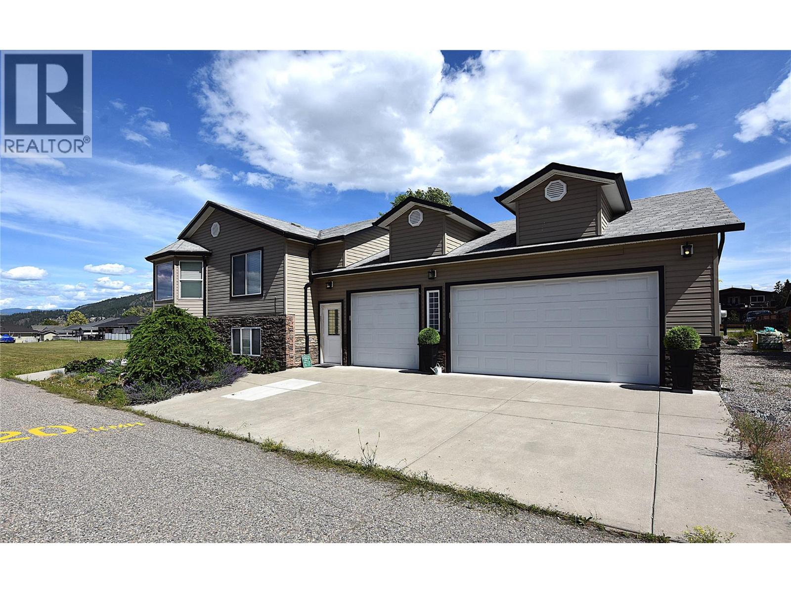 635 636 Osprey Avenue, Vernon, British Columbia  V1H 2A1 - Photo 2 - 10391641