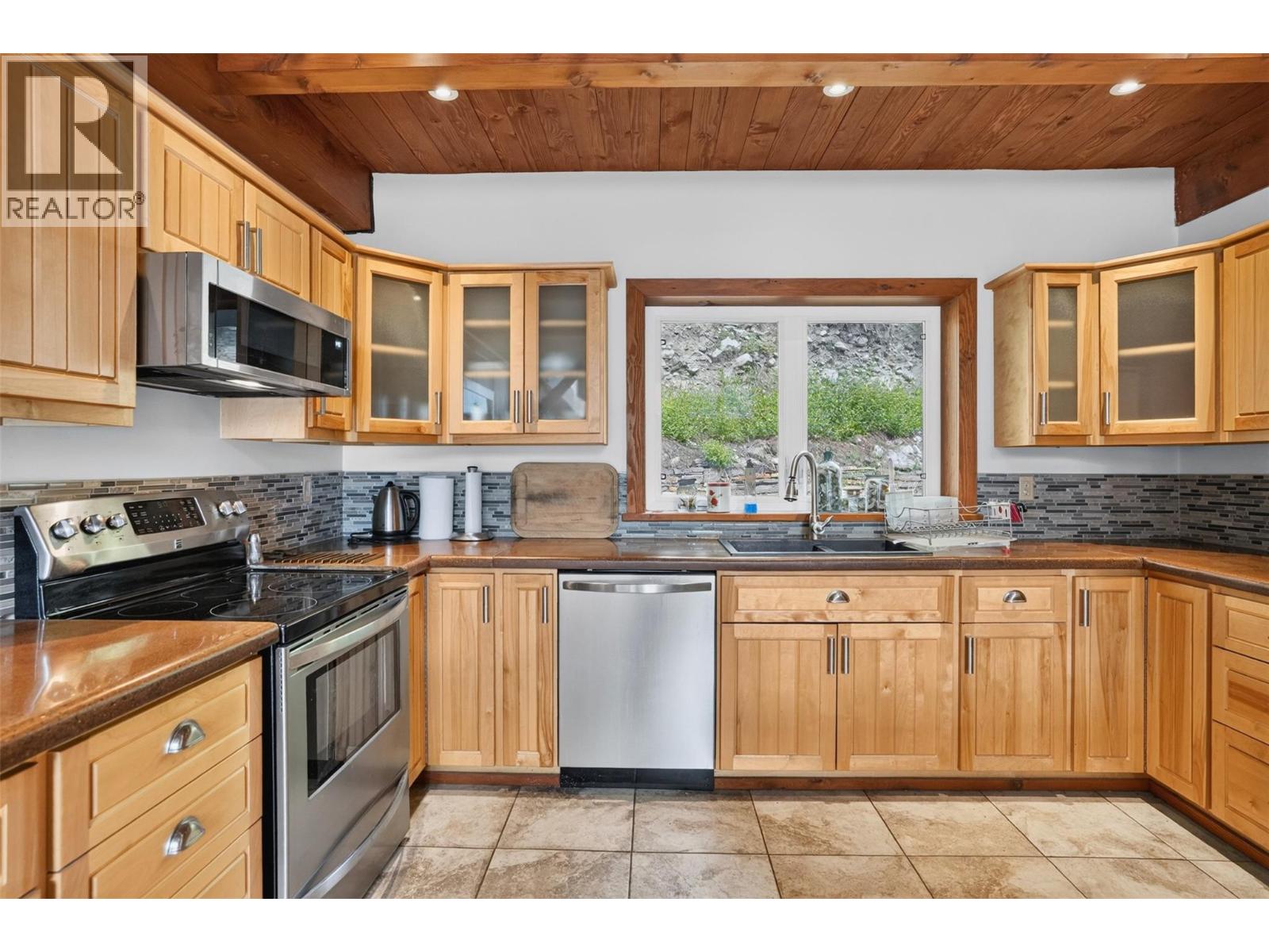1851 Johnsons Landing Road, Johnsons Landing, British Columbia  V0G 1B0 - Photo 17 - 10390267