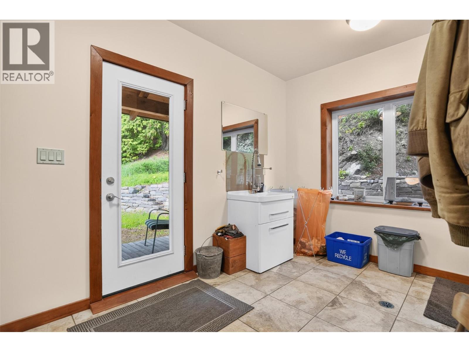 1851 Johnsons Landing Road, Johnsons Landing, British Columbia  V0G 1B0 - Photo 21 - 10390267
