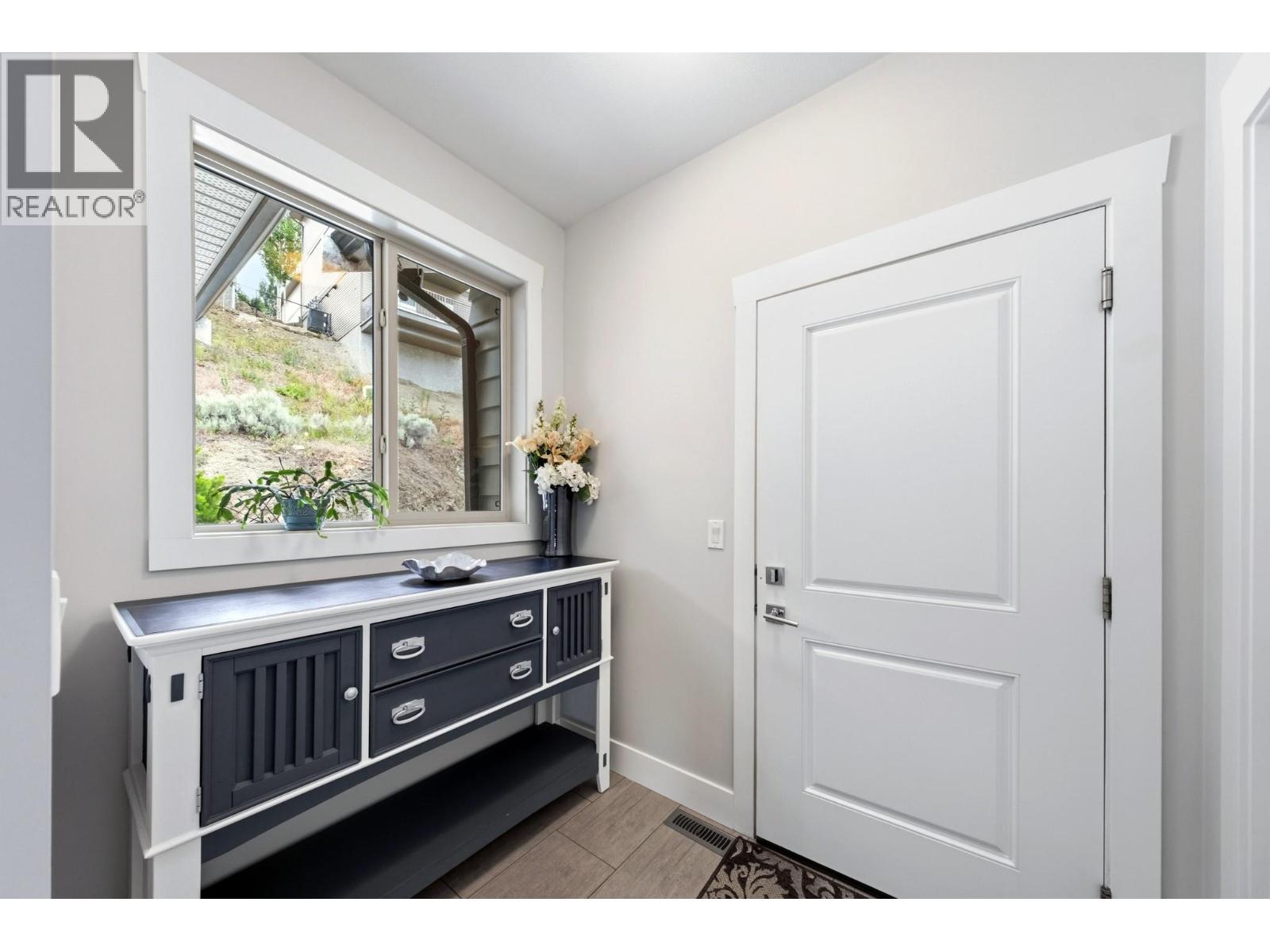 989 Mt Ida Lane, Vernon, British Columbia  V1B 4C3 - Photo 13 - 10391233