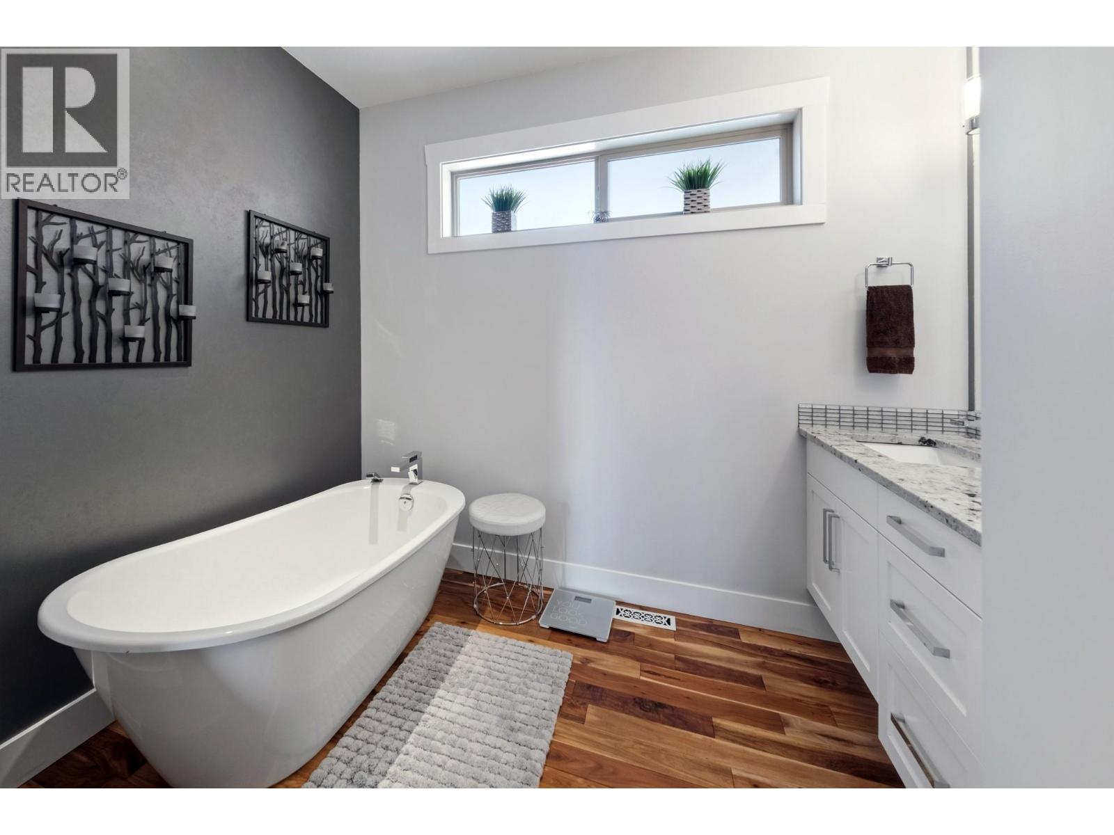 989 Mt Ida Lane, Vernon, British Columbia  V1B 4C3 - Photo 17 - 10391233