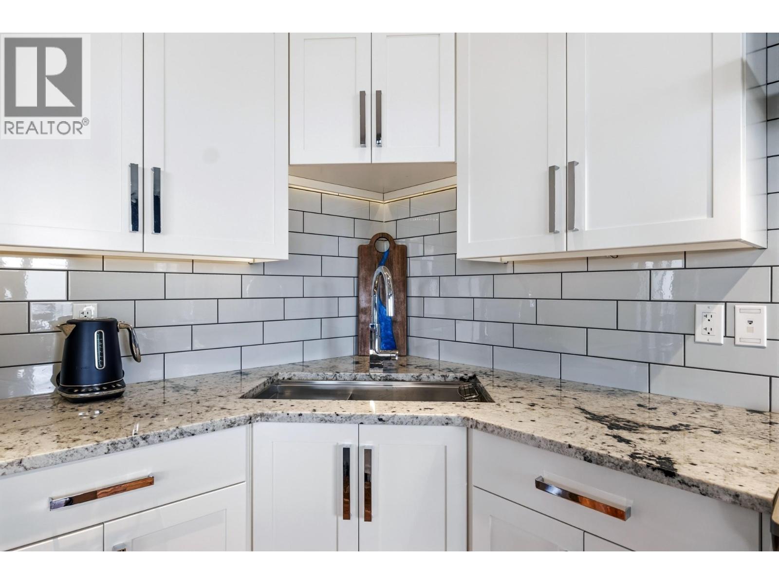 989 Mt Ida Lane, Vernon, British Columbia  V1B 4C3 - Photo 6 - 10391233