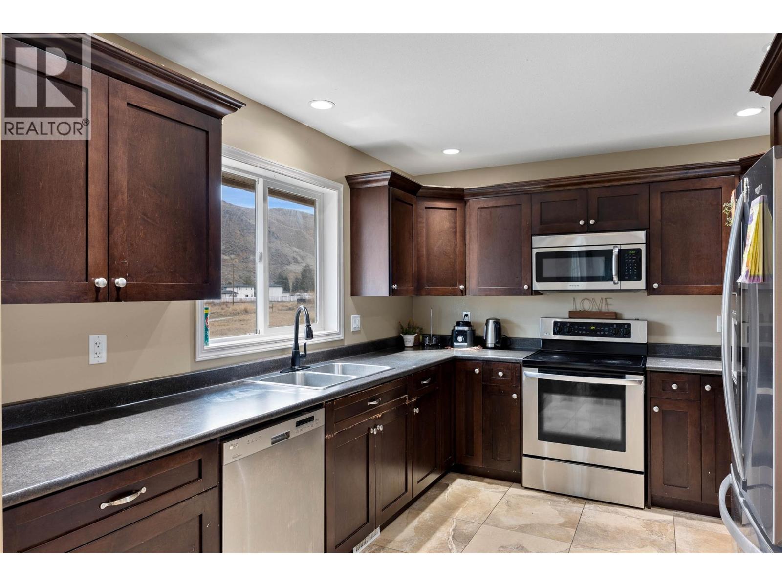 2656 Briarwood Avenue, Kamloops, British Columbia  V2B 0E2 - Photo 10 - 10391851