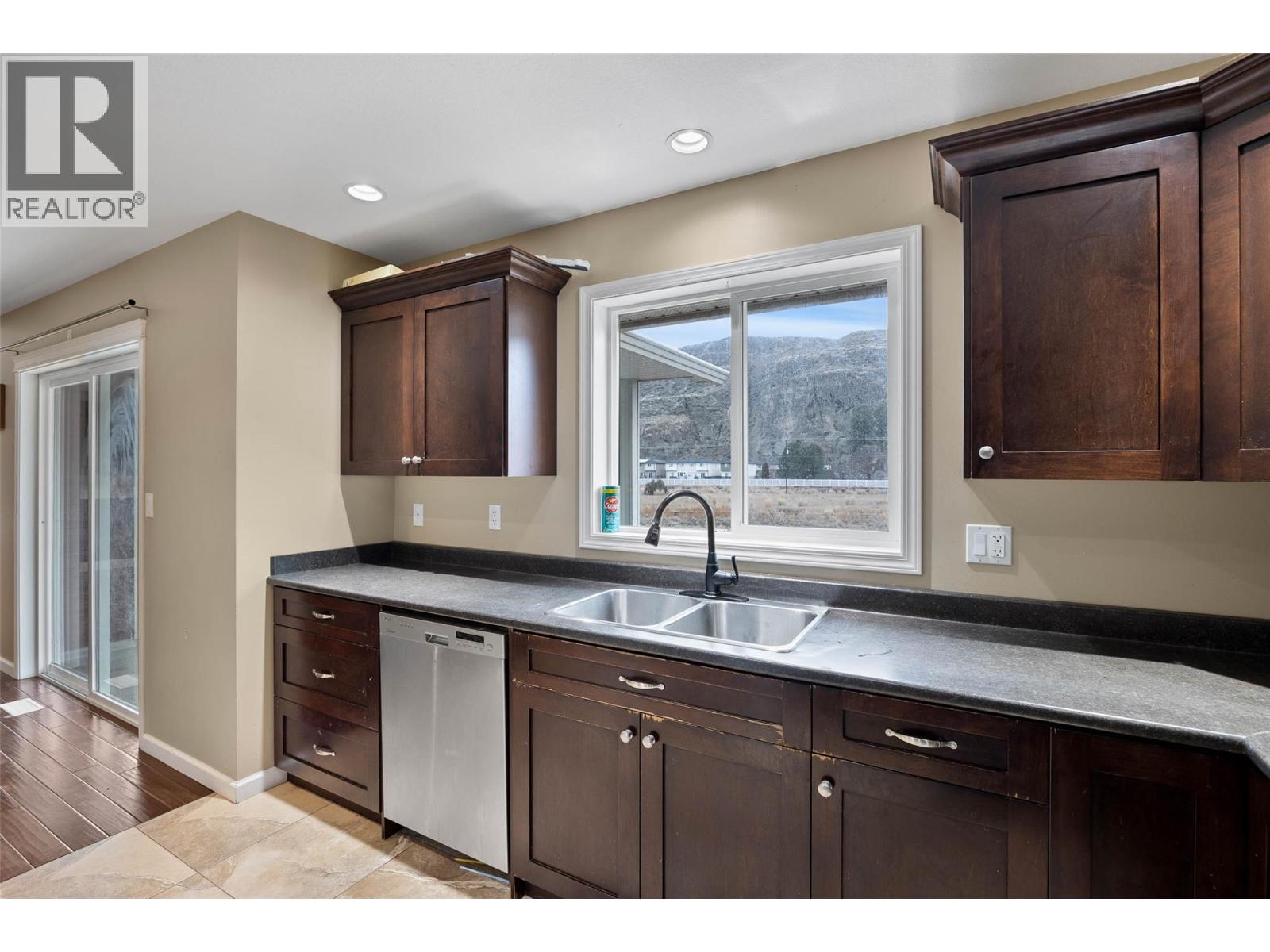 2656 Briarwood Avenue, Kamloops, British Columbia  V2B 0E2 - Photo 13 - 10391851