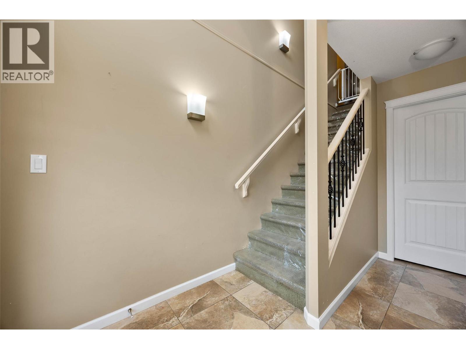 2656 Briarwood Avenue, Kamloops, British Columbia  V2B 0E2 - Photo 4 - 10391851