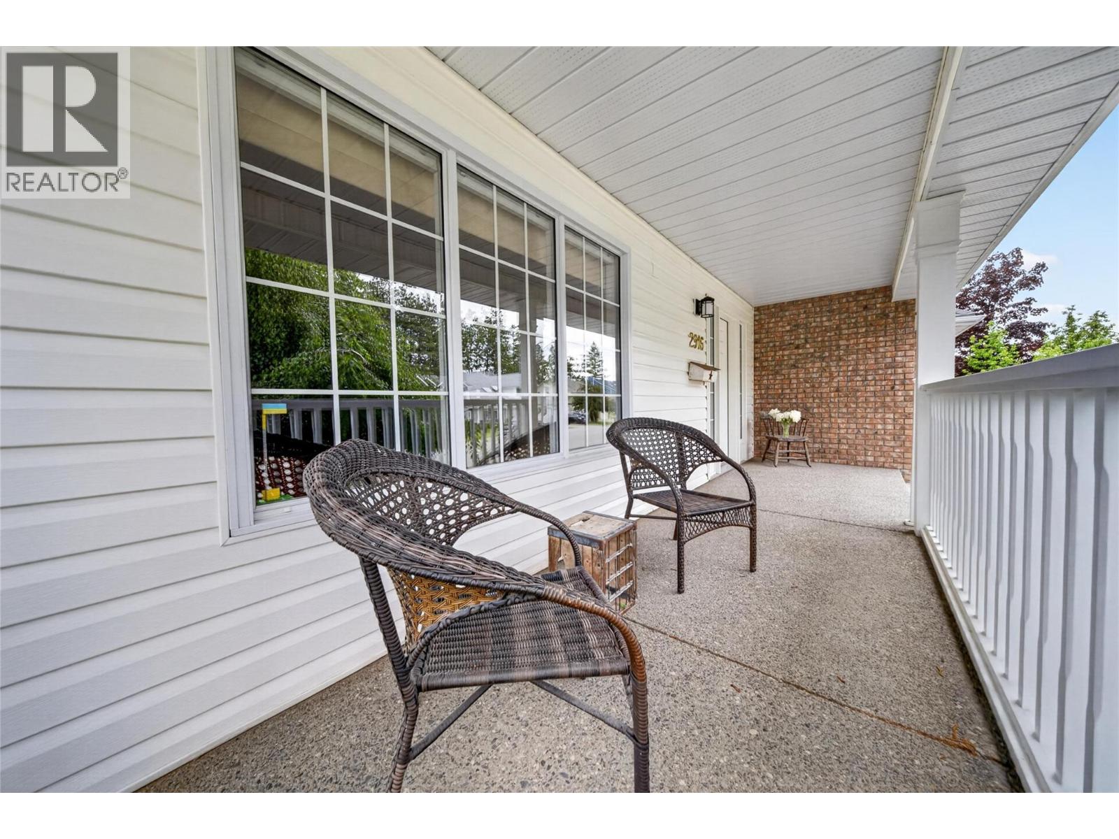 2916 Edgewood Drive, Cranbrook, British Columbia  V1C 6C9 - Photo 4 - 10391464