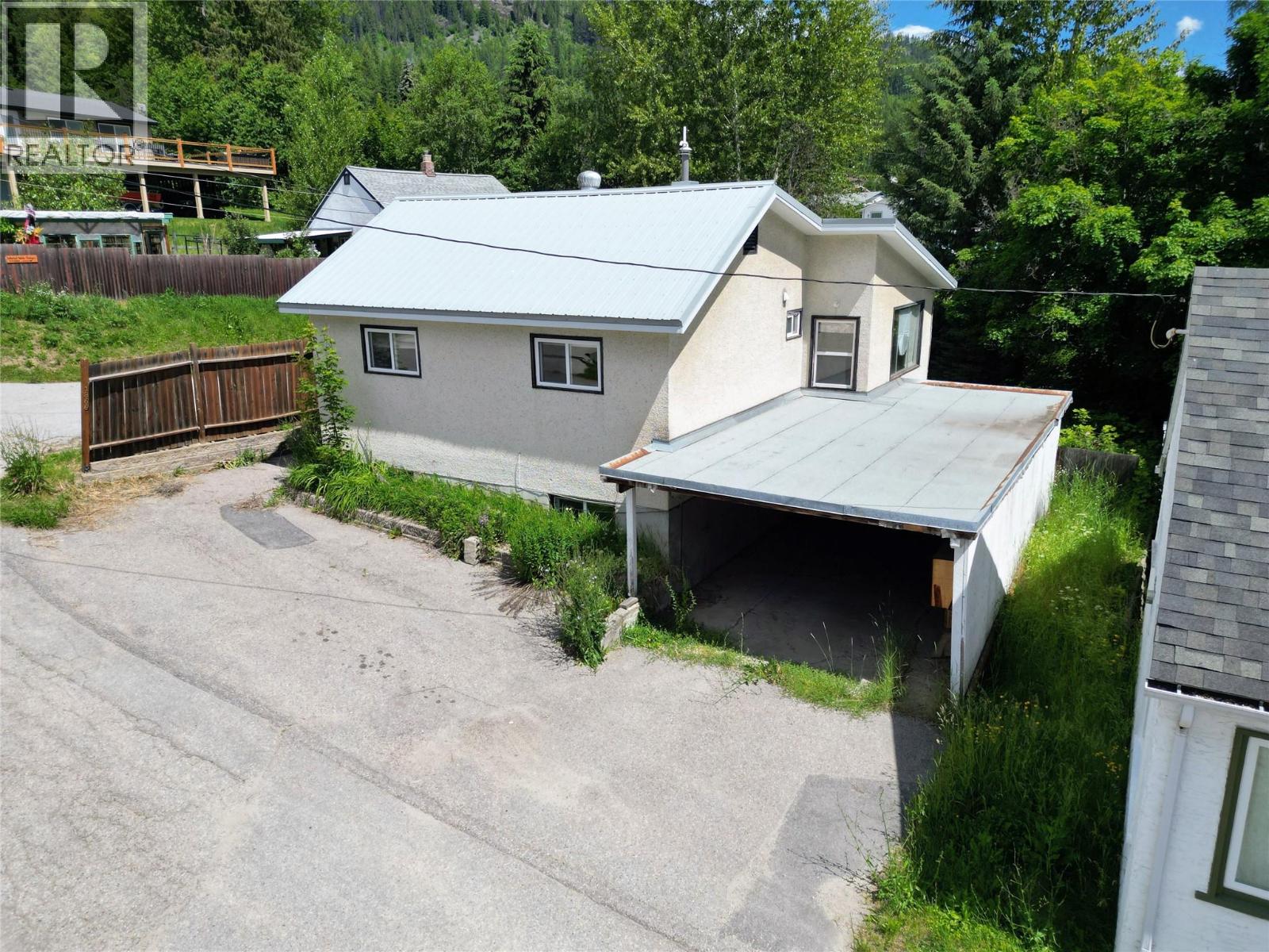 1866 Cole Street, Fruitvale, British Columbia  V0G 1L0 - Photo 1 - 10391517