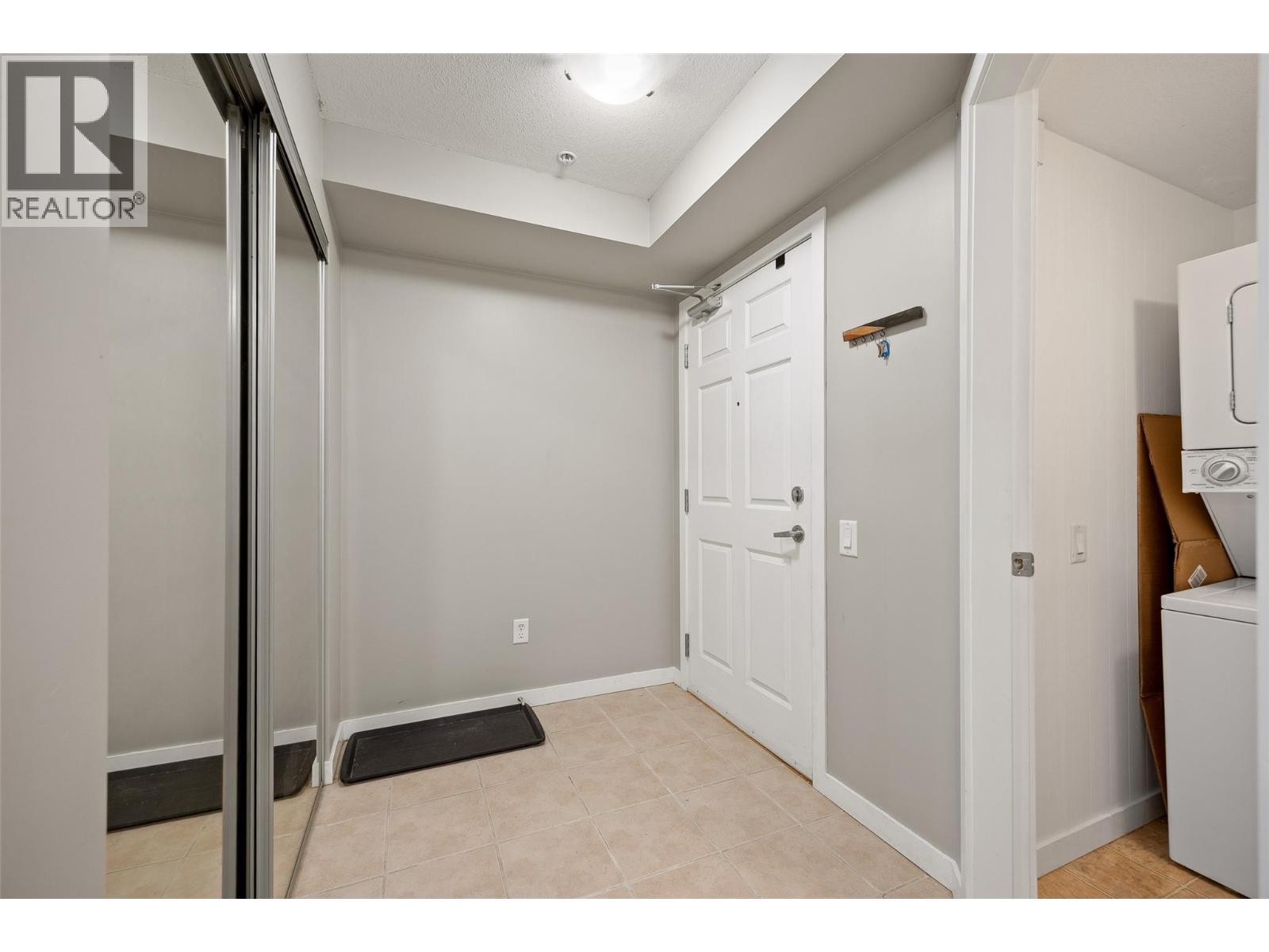 686 Lequime Road Unit# 306, Kelowna, British Columbia  V1W 1A4 - Photo 3 - 10391715