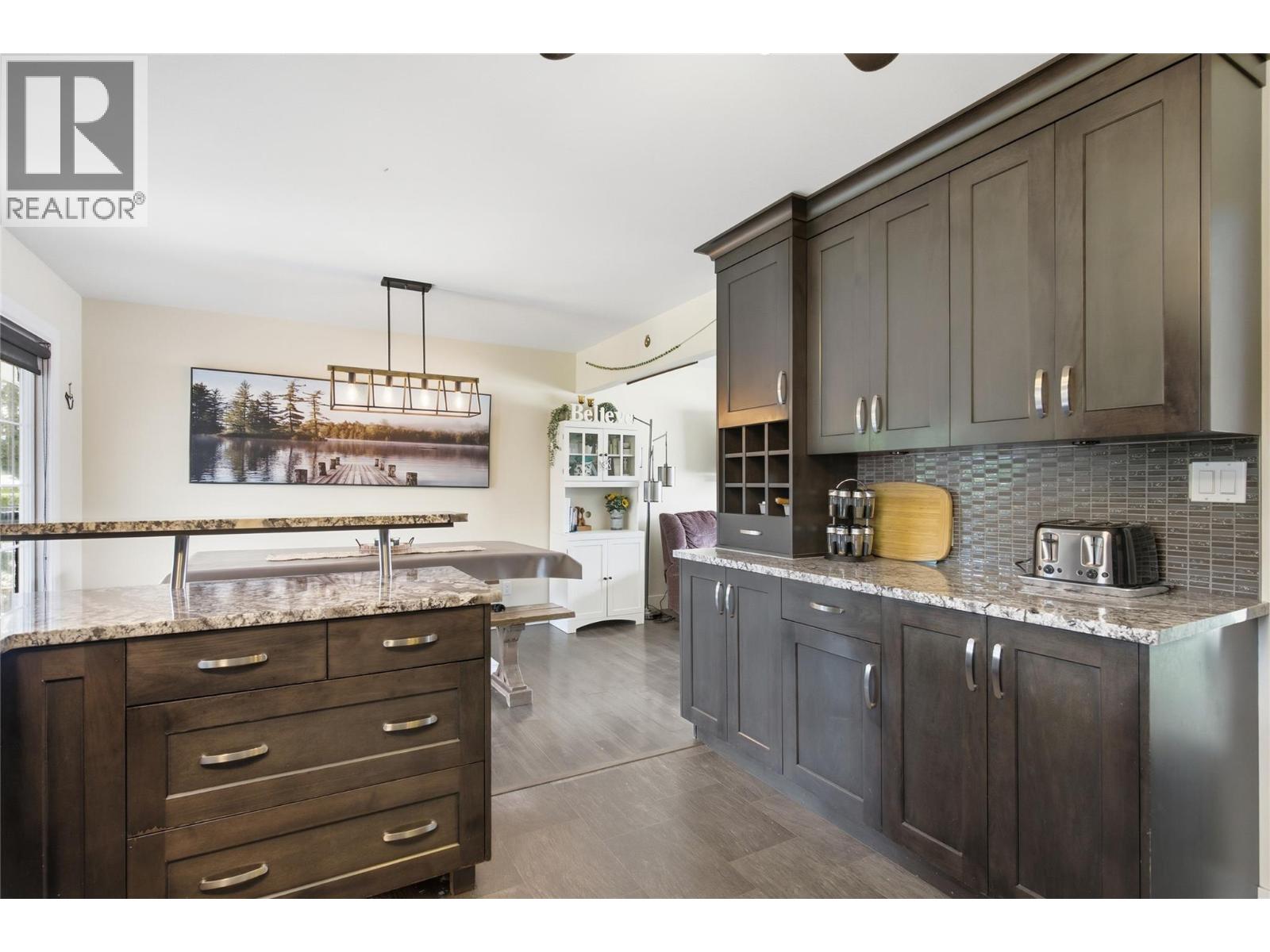 2555 Glenview Avenue, Kamloops, British Columbia  V2B 4L5 - Photo 11 - 10391029