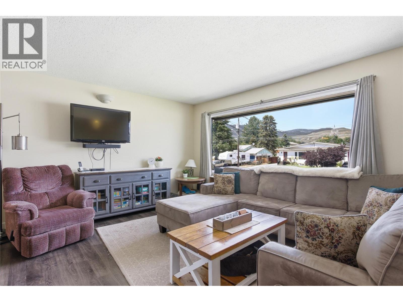 2555 Glenview Avenue, Kamloops, British Columbia  V2B 4L5 - Photo 7 - 10391029
