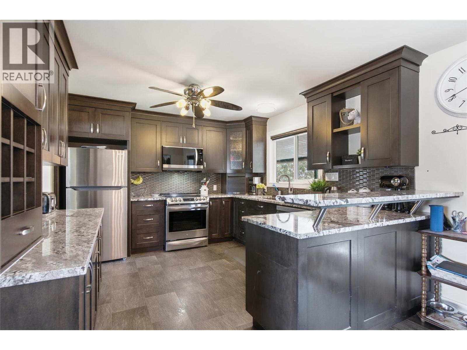 2555 Glenview Avenue, Kamloops, British Columbia  V2B 4L5 - Photo 9 - 10391029