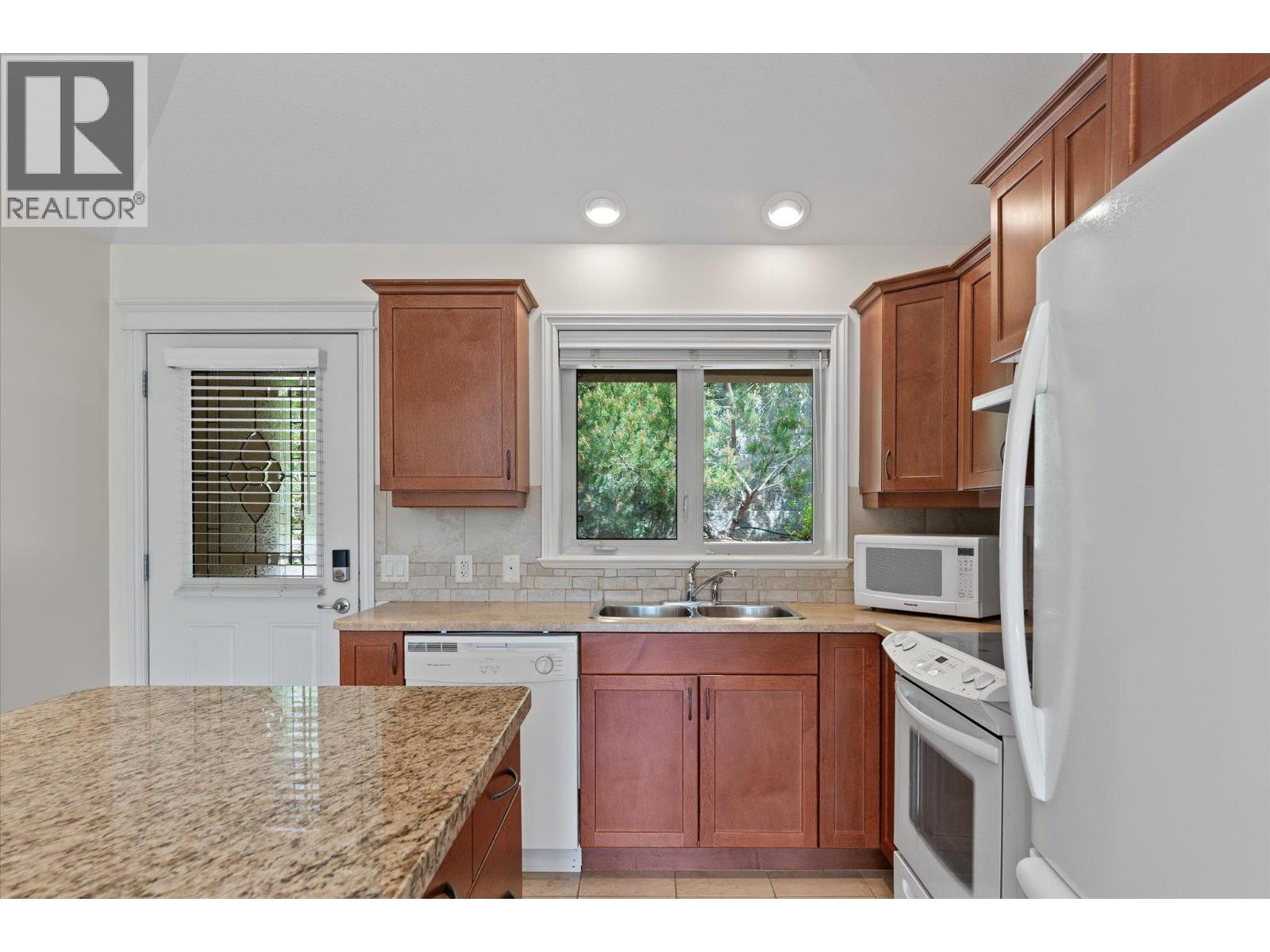 4433 Gordon Drive Unit# 212, Kelowna, British Columbia  V1W 1S9 - Photo 10 - 10391313
