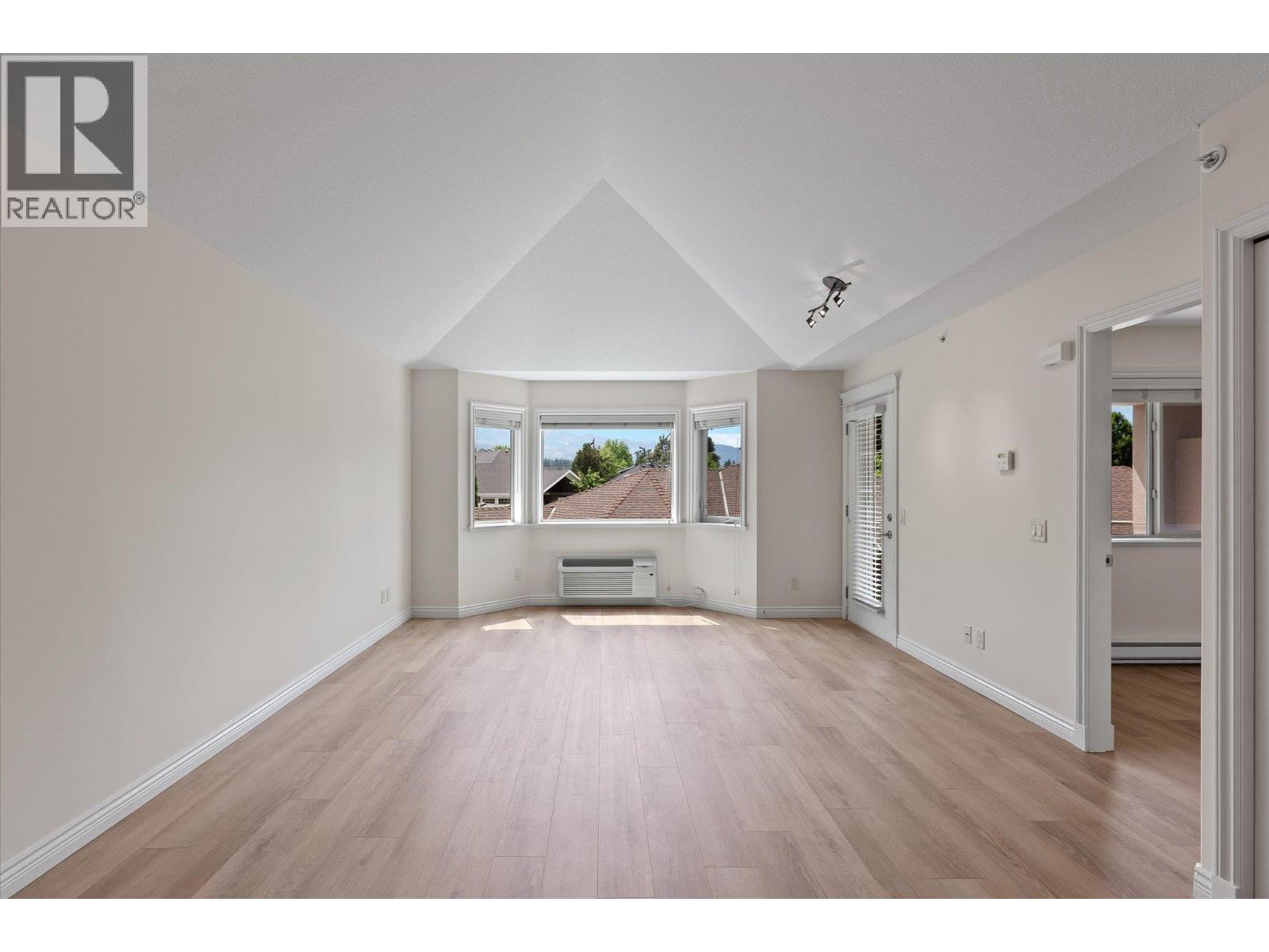 4433 Gordon Drive Unit# 212, Kelowna, British Columbia  V1W 1S9 - Photo 12 - 10391313