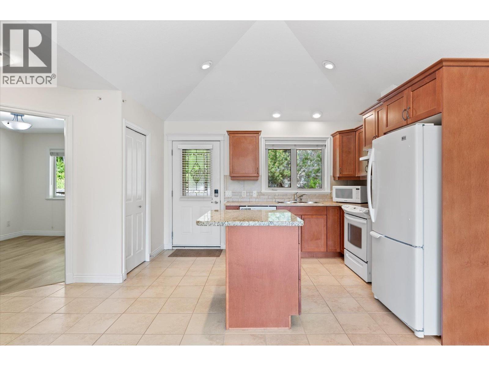 4433 Gordon Drive Unit# 212, Kelowna, British Columbia  V1W 1S9 - Photo 21 - 10391313